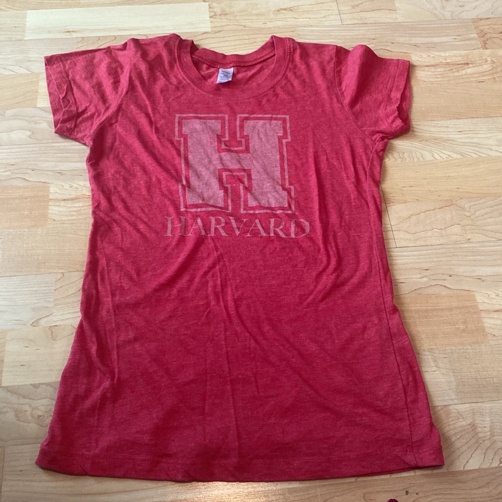 Women’s juniors large Harvard red short sleeve t-shirt